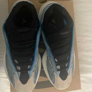 Yeezy 700 size 8 Women’s